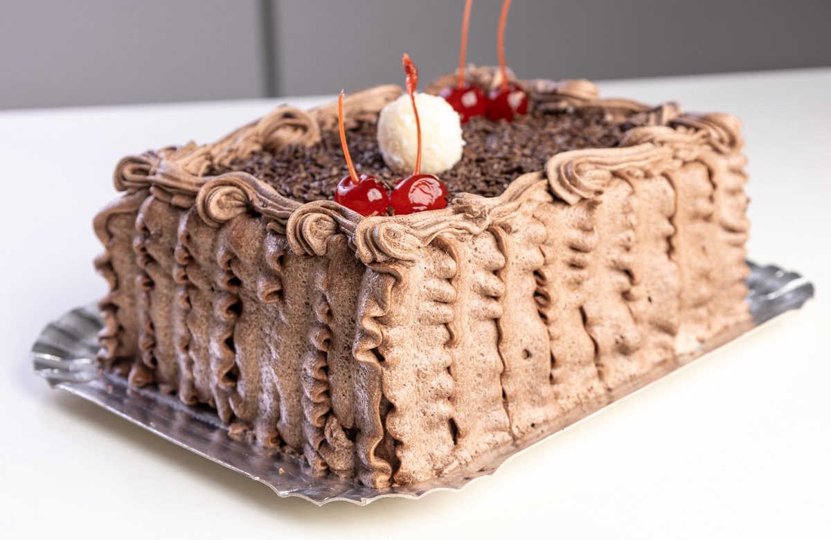 Bolo confeitado produzido artesanalmente pela Mine Confeitaria