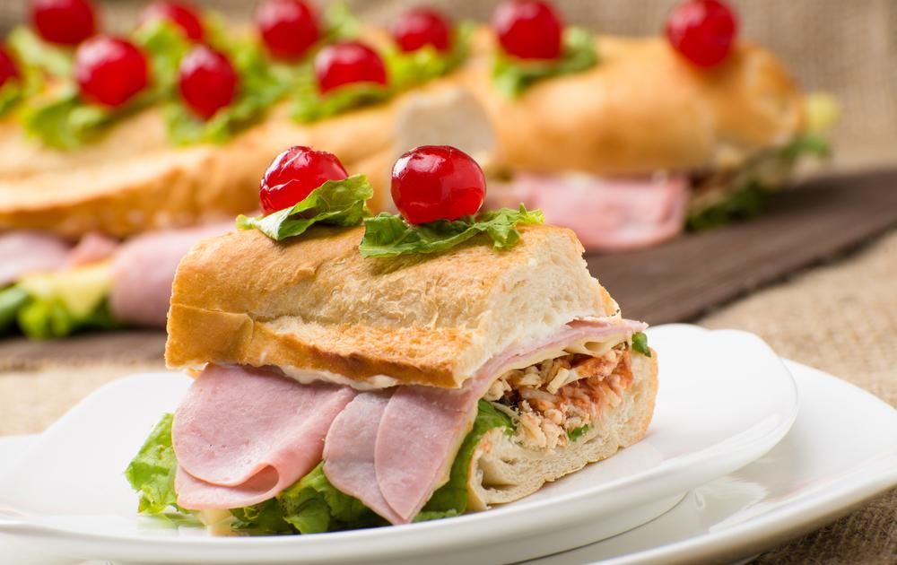 Lanches de metro artesanais da Mine Confeitaria para confraternizações e eventos